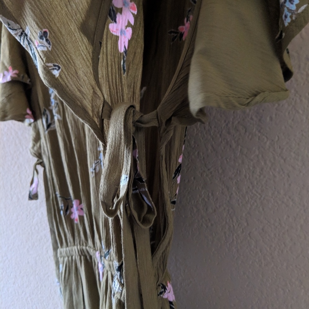 Nwt Billabong romper olive green